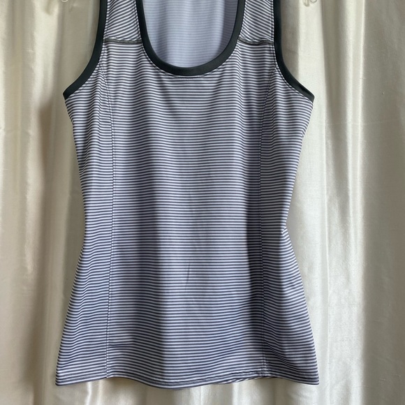 Performance tank w POCKETS.  Gray Wht stripe - Picture 13 of 14